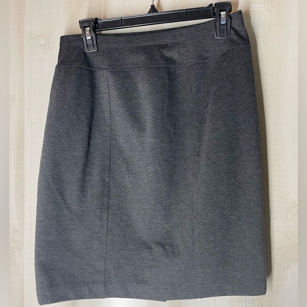 Ellen Tracy gray jersey mini skirt,โsize mediumโ